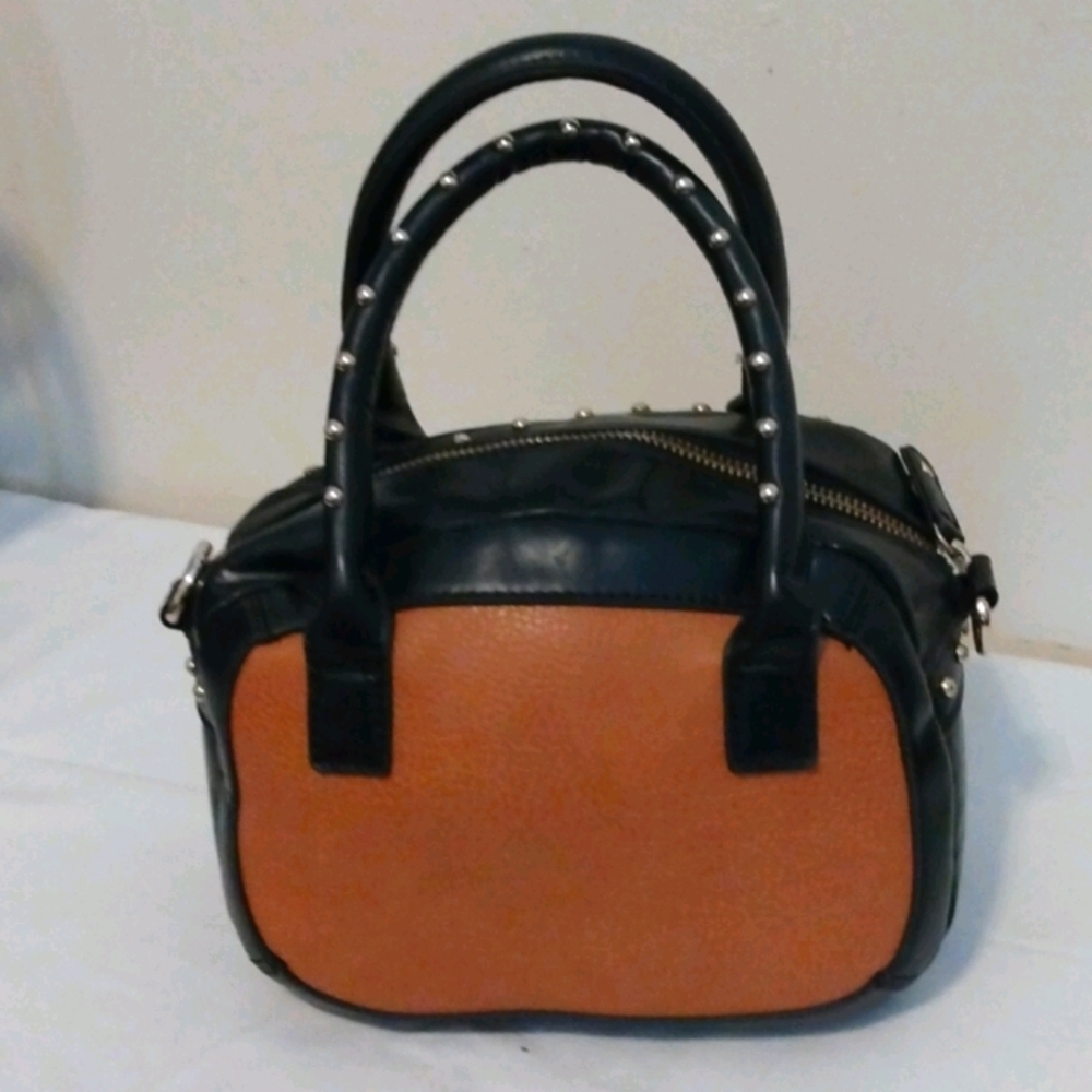 LD small Studded Hobo